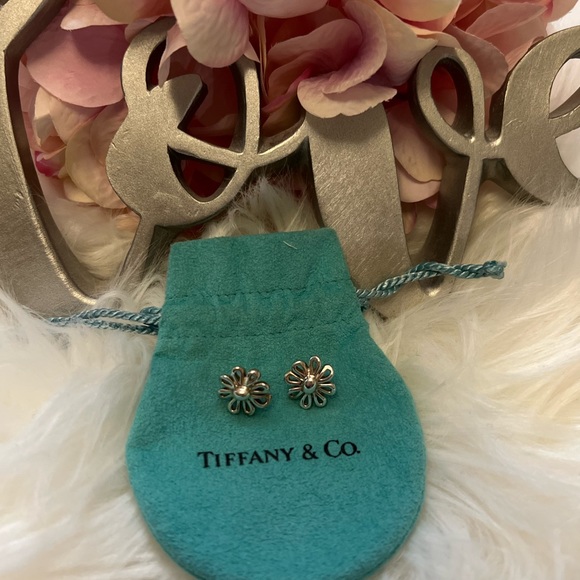Tiffany & Co. Jewelry - Tiffany & Co Picasso Sterling Silver Daisy Earrings.